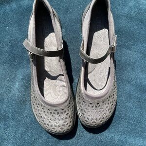 JBU by Jambu Stylish Gray Mary Jane Shoes—new without box